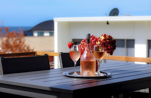 Penguin House | Short walk to the beach and local cafes