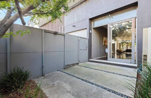 South Yarra House | Sia - Ultimate Executive Home with 4BDR and Parking