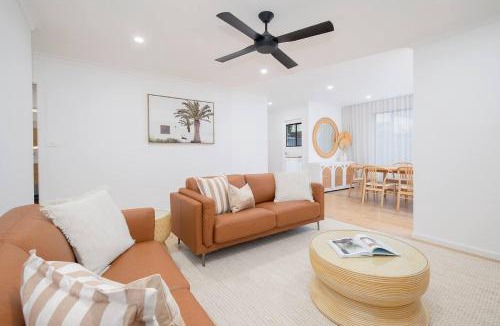 Merewether Heights House | Sienna Cove - Elegant Retreat near Merewether Beach