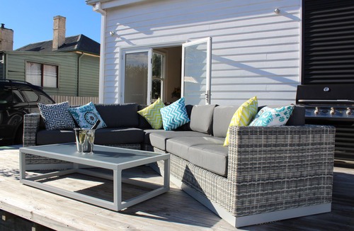 Devonport House | Signature on Gunn