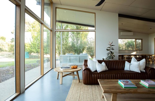 Porepunkah House | Silver House, Ground Floor - Mt Buffalo Rd - Alpine Haven on Mount Buffalo Road – A Spacious Retreat for Families, Friends & Nature Lovers
