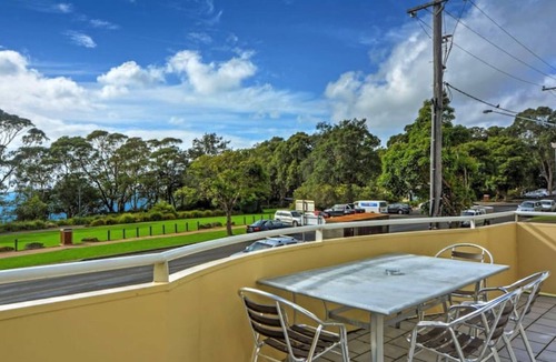 Huskisson Apartment | Simply THE Best by Book Jervis Bay Waterviews over the park