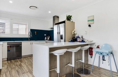 Malua Bay House | Skyes Beach House | Whole Property Upstairs Stay