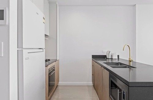 Surfers Paradise Apartment | SkyHigh Ocean Luxe | Balcony & Resort Amenities