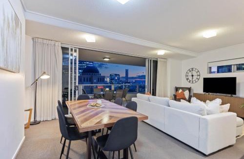 Brisbane Central Business District Apartment | Skyline hosted by AAB