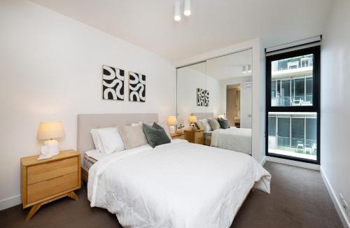 South Yarra Apartment | Skyline Serenity with Rooftop Pool