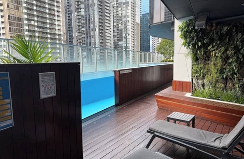 Southbank Apartment | Skyline Stays | L22 1BR Free Parking near Crwon