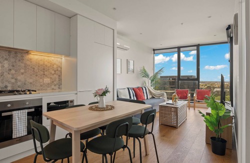 Box Hill Apartment | Skyview Retreat Whitehorse Tower