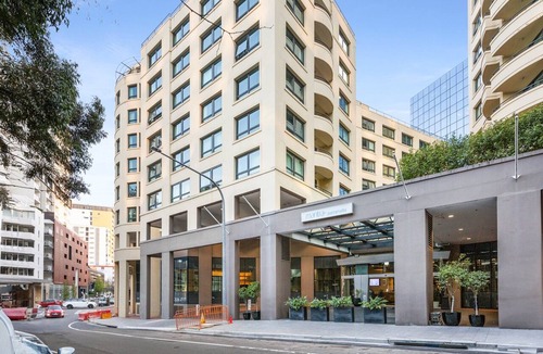 Parramatta Apartment | Sleek 1-Bed by Jubilee Park with Pool