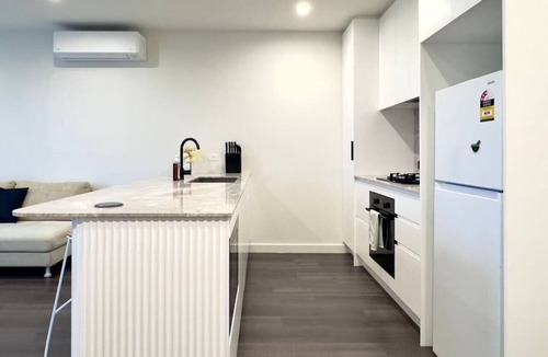 Clayton Apartment | Sleek 2BR 2BA Clayton Stay at the Manor House