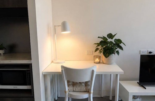Lidcombe Apartment | Sleek Manhattan-Style 1BR 1CAR Close to Stadium