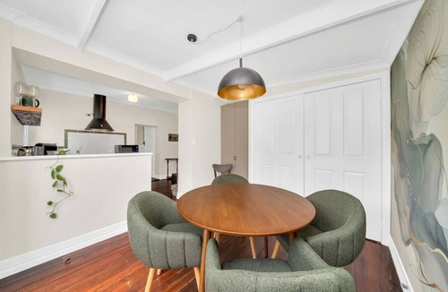 Gawler South House | [Sleeps 7] Bassett Cottage: 3BR, close to city train/shops/meals
