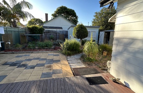 Forster House | Small cute comfy home. Private and close to town and lake.
