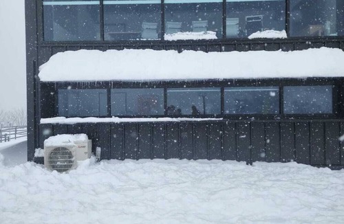 Talbingo House | Snowy cottage for ski retreat near selwyn snow resort