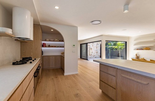 North Avoca House | SOL HOUSE NORTH AVOCA - MIXING MEDITERRANEAN WITH COASTAL - 0NLY 50M TO BEACH