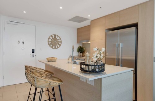 Broadbeach Apartment | Soleil Vista Stylish Beachside Retreat with Pool