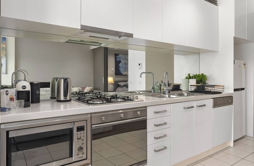 Southbank Apartment | ✔Sophisticated Designer Condo W River & City Views