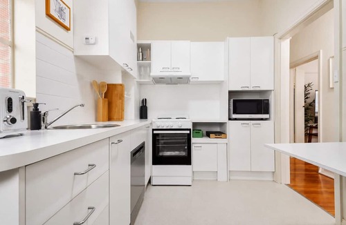 East Melbourne Apartment | Sophisticated East Melbourne Retreat by Ready Set Stay