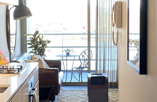 Canberra City Centre Apartment | Sophisticated Lakeview Apt + Parking