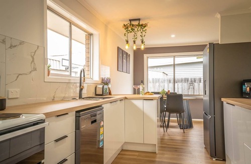 Sorell House | Sorell Spa Retreat near Hobart Airport