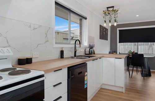 Sorell House | Sorell Spa Retreat near Hobart Airport