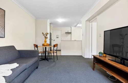 South Perth Apartment | South Perth 1-Bedroom Apartment | Free Parking, Garden Patio, Walk to River