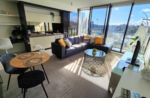South Yarra Apartment | South Yarra Style - Smart 1bed with parking
