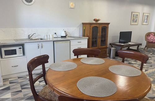 Augusta Apartment | Southerly Studio right in Augusta where the two oceans meet.