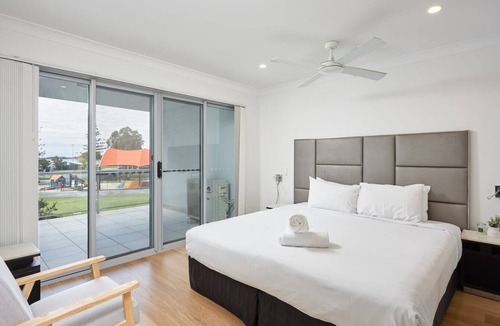 Southport Apartment | Southport Heart 2BR | Walk to Broadwater Park