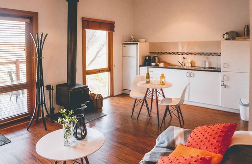 Daylesford Cottage | Spa. Fireplace. Bush views. Walking distance to Daylesford. The perfect getaway