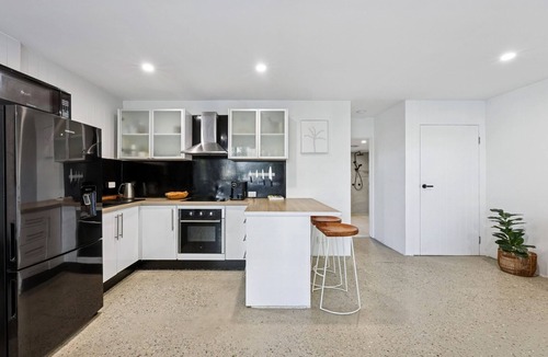 Coolangatta Apartment | Spacious 1-Bed Apartment in Coolangatta
