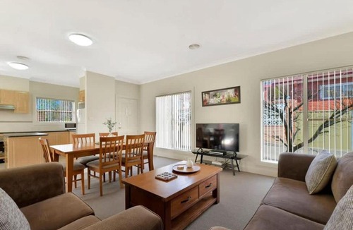 Orange Villa | Spacious 2 Bed, 2 Bath Villa, CBD Location