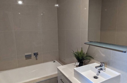 Kingston Apartment | Spacious 2 bedroom apartment at Kingston Foreshore