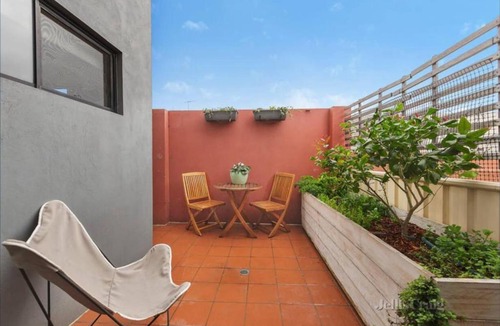 Brunswick North Apartment | Spacious 2 Bedroom Apartment in Brunswick with Patio and Parking