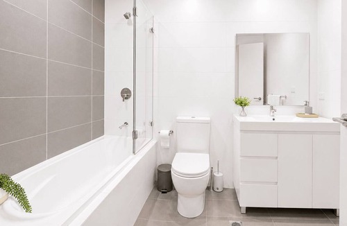 Rosebery Apartment | Spacious 2B2B with Parking | Rosebery | Near Sydney CBD | Long-Stay Rates