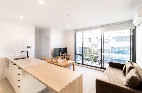 Brunswick North Apartment | Spacious 2BR Brunswick Apt
