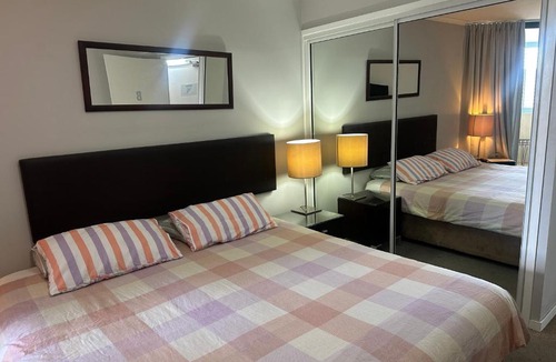 South Brisbane Apartment | Spacious 2brm apartment Free Parking