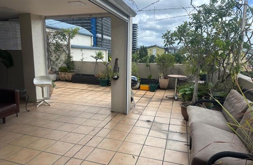 South Brisbane Apartment | Spacious 2brm apartment Free Parking