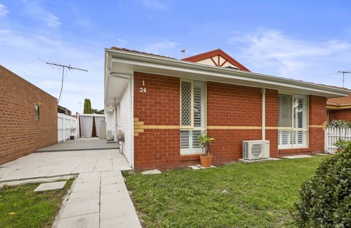 Preston House | Spacious 3-Bed Home with Garden in Preston