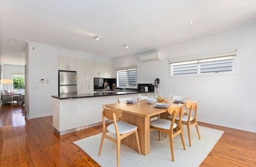 Flemington House | Spacious 3-Bed House near CBD