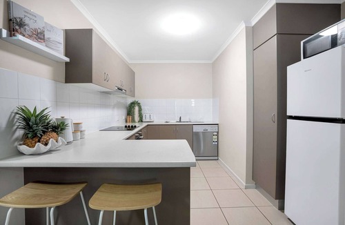 Cairns North Apartment | Spacious 3 Bedroom Retreat with Pool and Courtyard