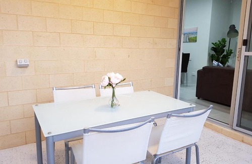 Balga House | Spacious 3 Bedroom Family Home with Courtyard
