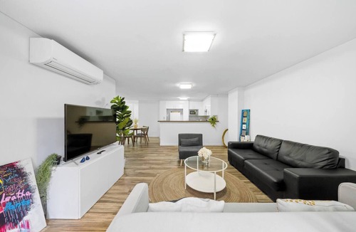 Ultimo Apartment | Spacious 3BR Apt w Parking near ICC & Darling Harbour