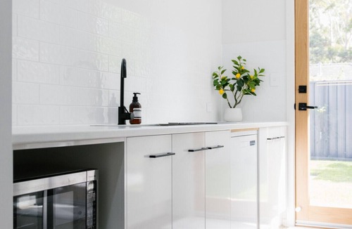 Warradale House | Spacious 3BR Coastal Stay Near Marion & Brighton