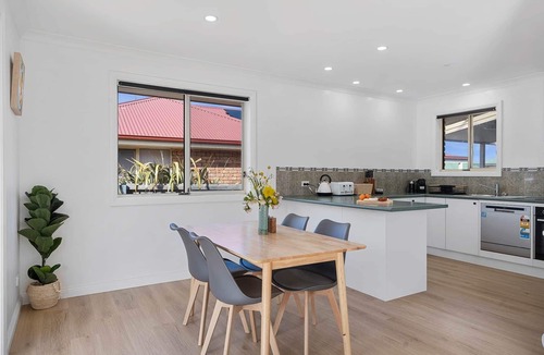 Sorell House | Spacious 3BR Family Home Near Hobart Airport & East Coast