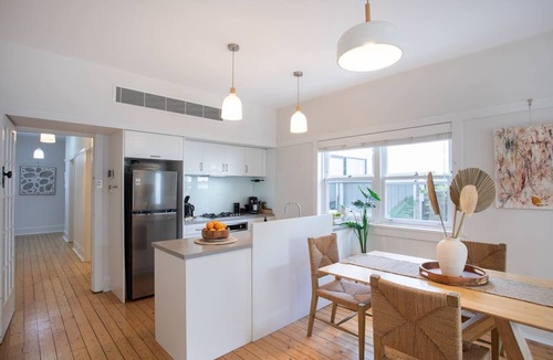 Paddington Apartment | Spacious 3BR garden apartment + free parking