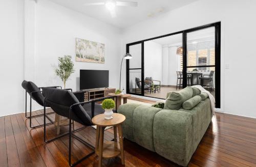 Teneriffe Apartment | Spacious 3BR Heritage Apartment with Pool, Parking