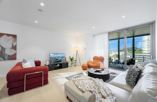 Barangaroo Apartment | Spacious 3BR in Barangaroo with Free Parking near CBD