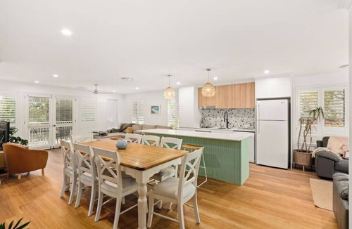 Noosaville Apartment | Spacious 3BR Penthouse Apartment Near Noosa River