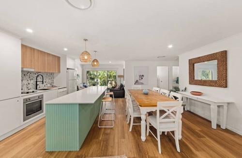 Noosaville Apartment | Spacious 3BR Penthouse Apartment Near Noosa River